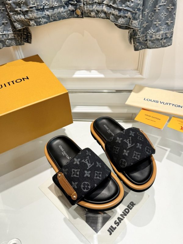 Louis Vuitton LV Couple Slippers C