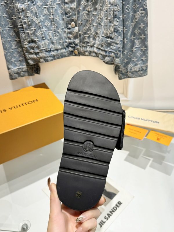 Louis Vuitton LV Couple Slippers C - Image 9